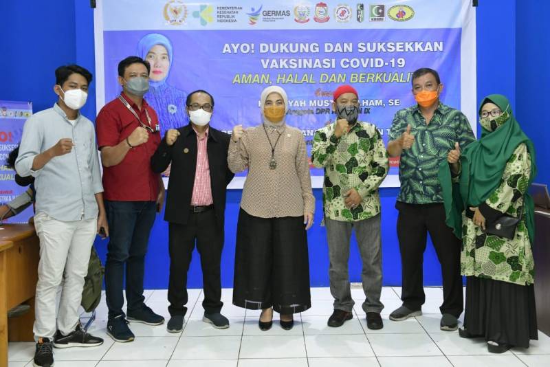 Anggota DPR-RI Gandeng KAHMI dan HMI, Gelar Vaksinasi di Universitas DIPA Makassar